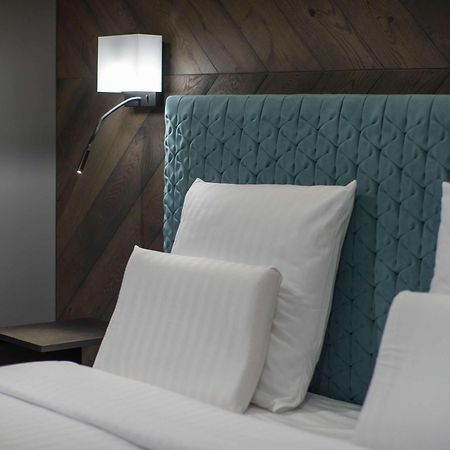 Pullman Riga Old Town Hotel Екстериор снимка A bed with a headboard