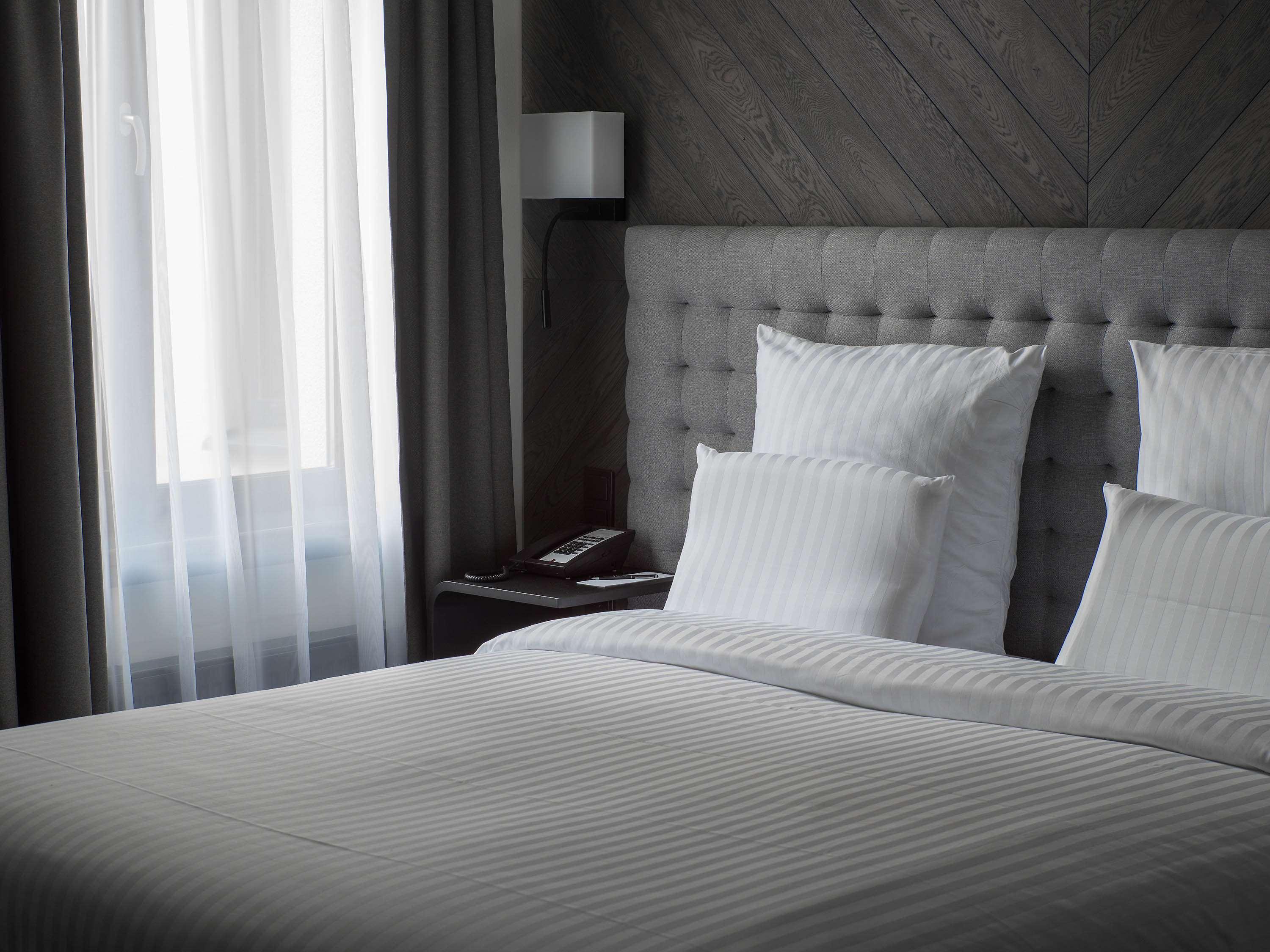 Pullman Riga Old Town Hotel Екстериор снимка A bed with white sheets