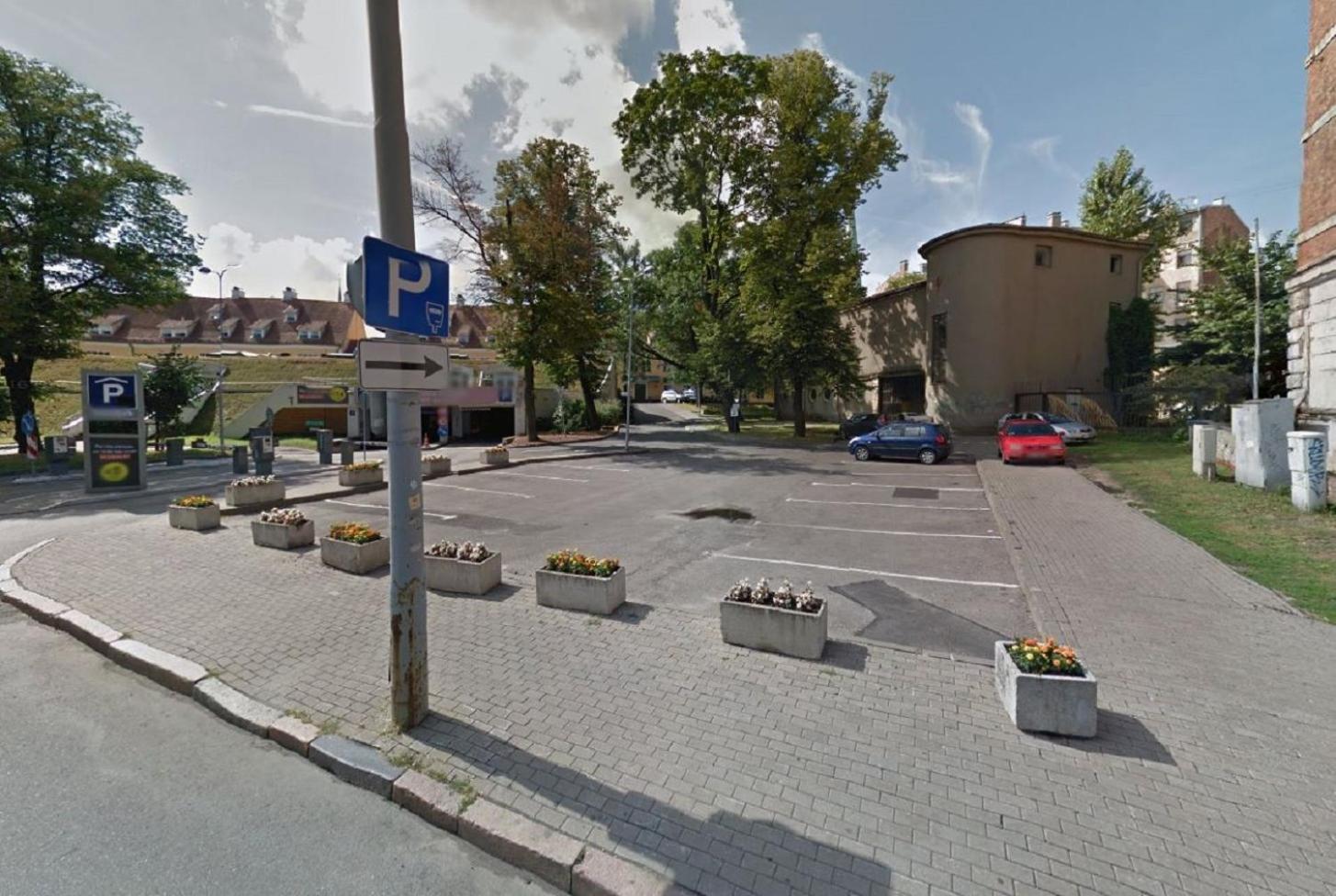 Pullman Riga Old Town Hotel Екстериор снимка The parking lot where the attack took place