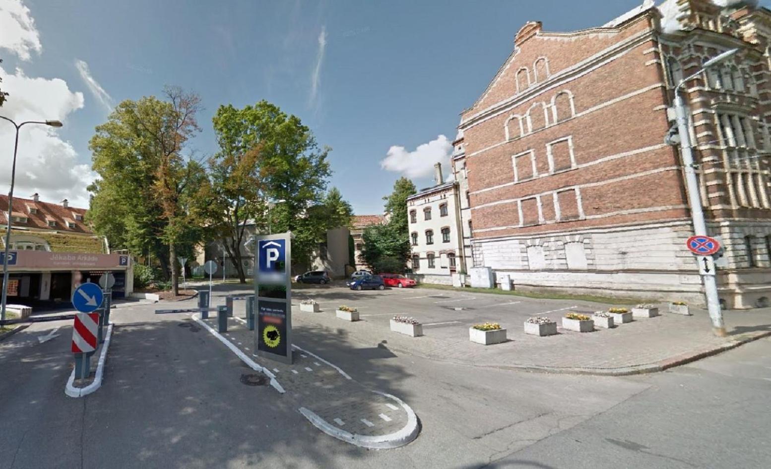 Pullman Riga Old Town Hotel Екстериор снимка The parking lot where the attack took place