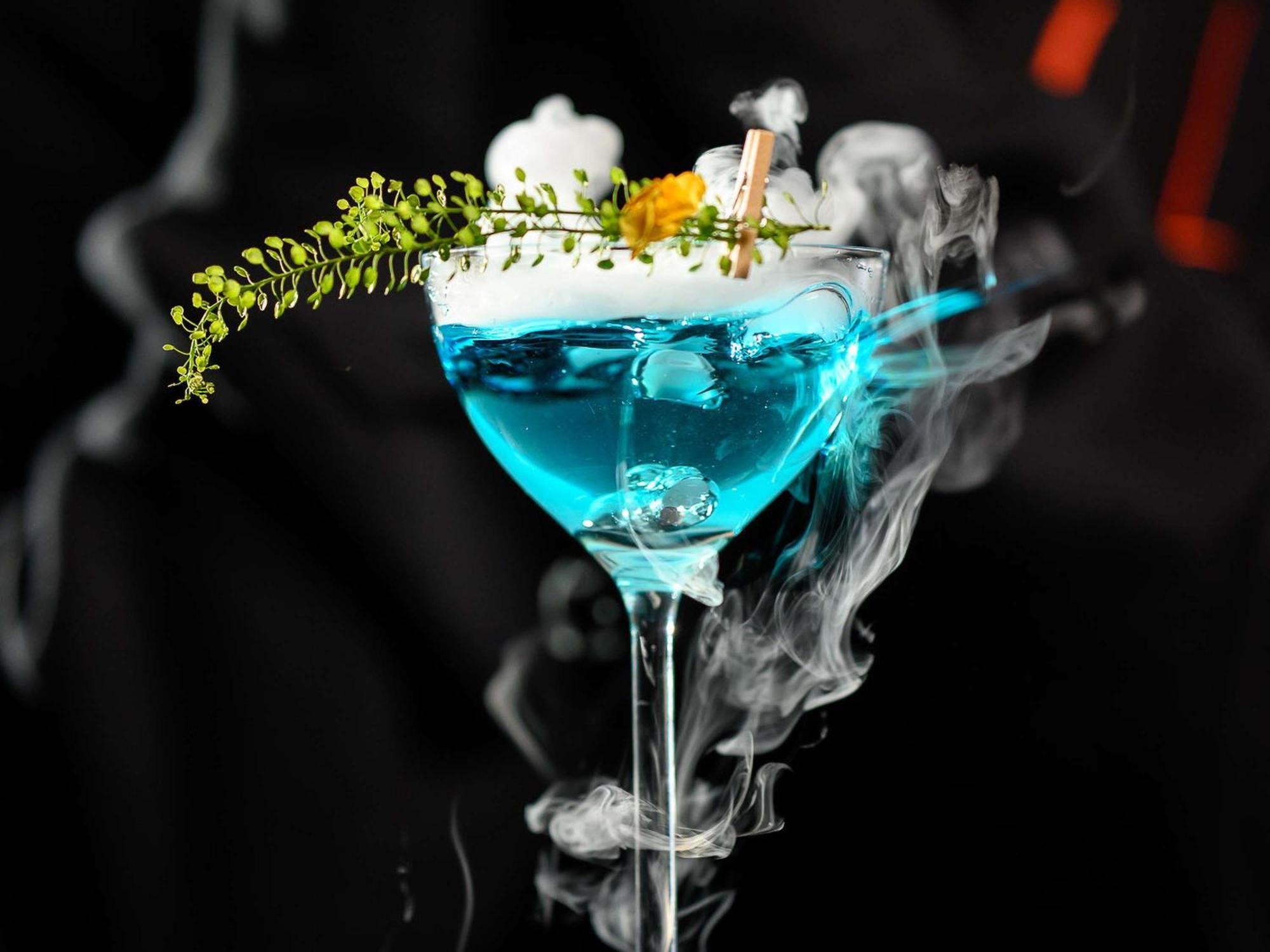 Pullman Riga Old Town Hotel Екстериор снимка A cocktail prepared with liquid nitrogen