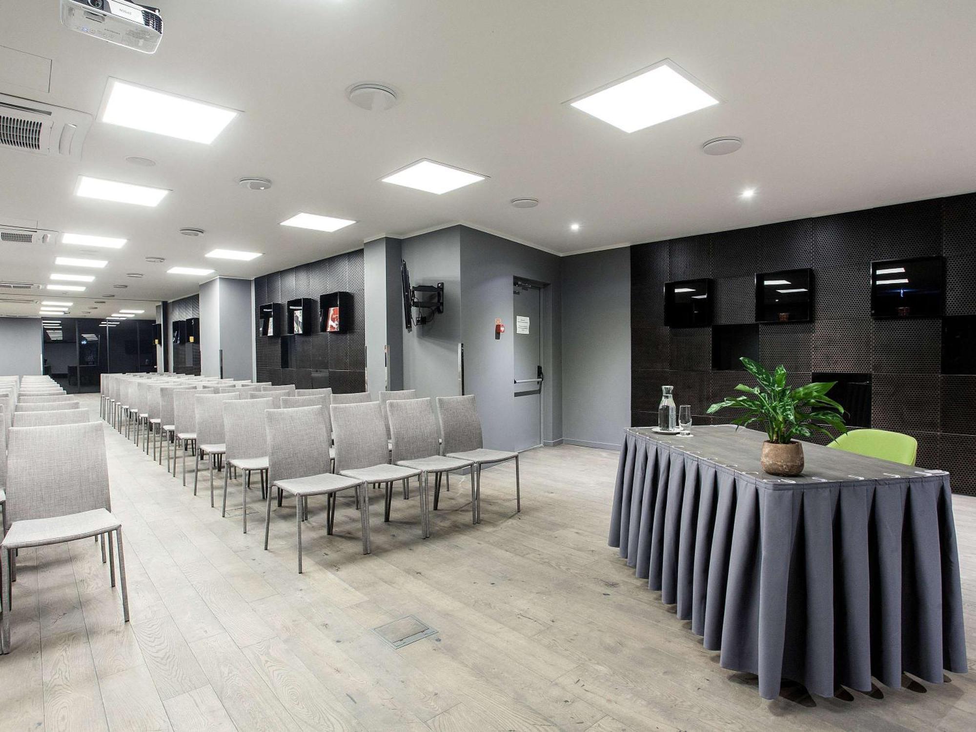 Pullman Riga Old Town Hotel Екстериор снимка The press conference room